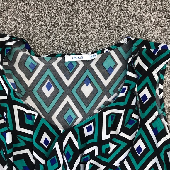 Ruffled Neck sleeveless shirt - Ricki’s XXL - Picture 1 of 2